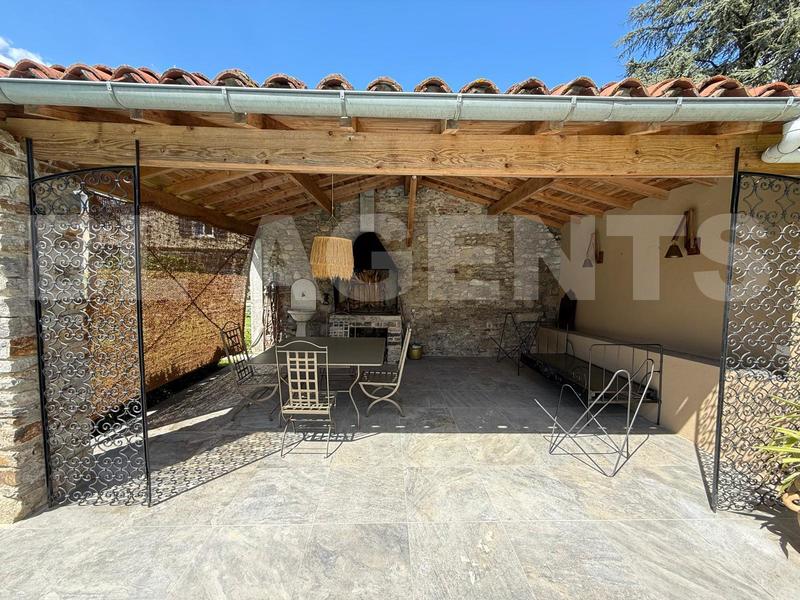 Demeure - 260 m² - 8 pièces