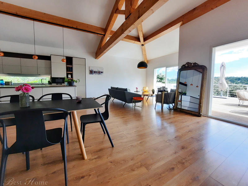 Maison - 200 m² - 6 pièces