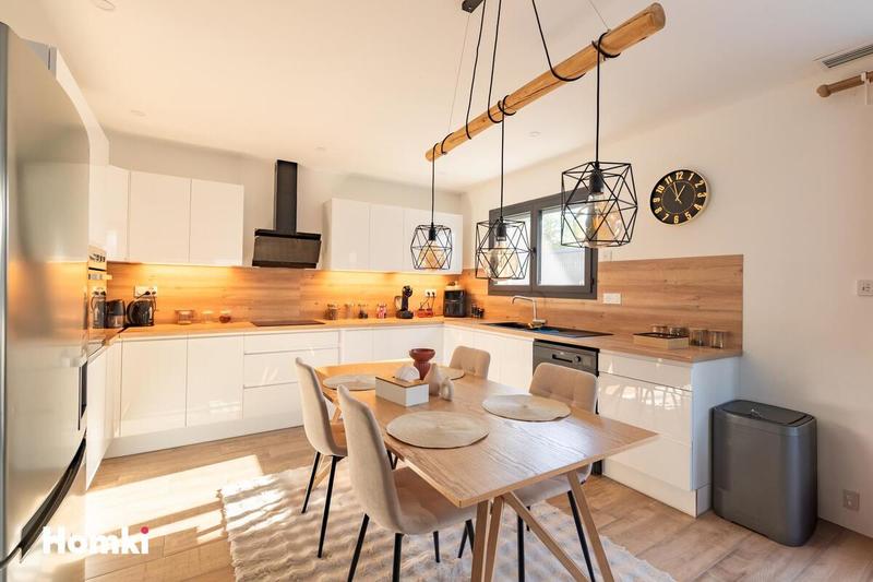 Maison - 93 m² - 4 pièces