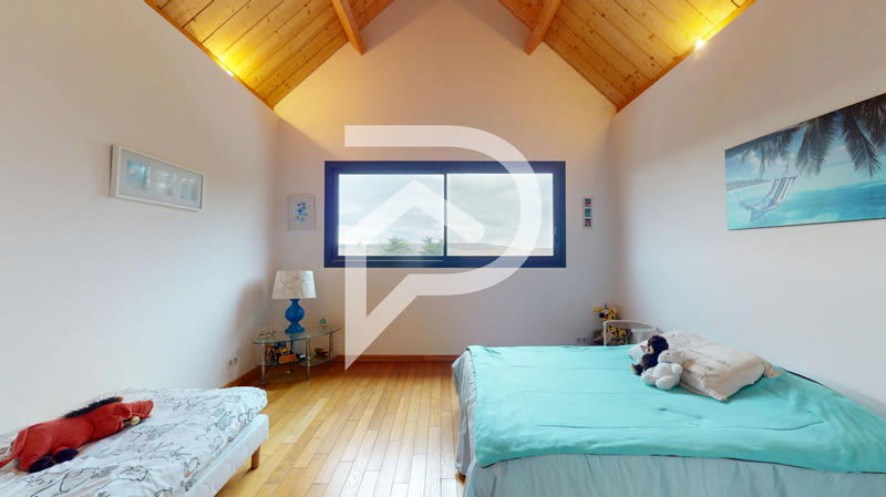 Maison - 696 m² - 12 pièces