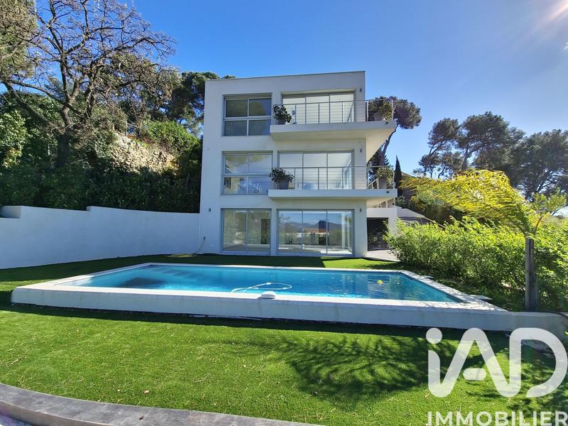 Maison - 290 m² - 7 pièces