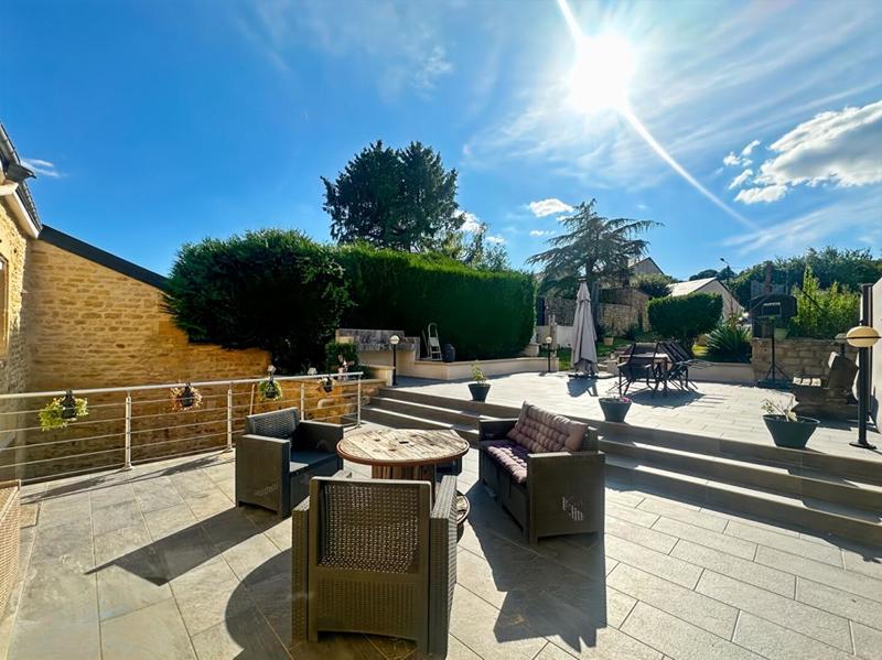 Maison - 250 m² - 10 pièces