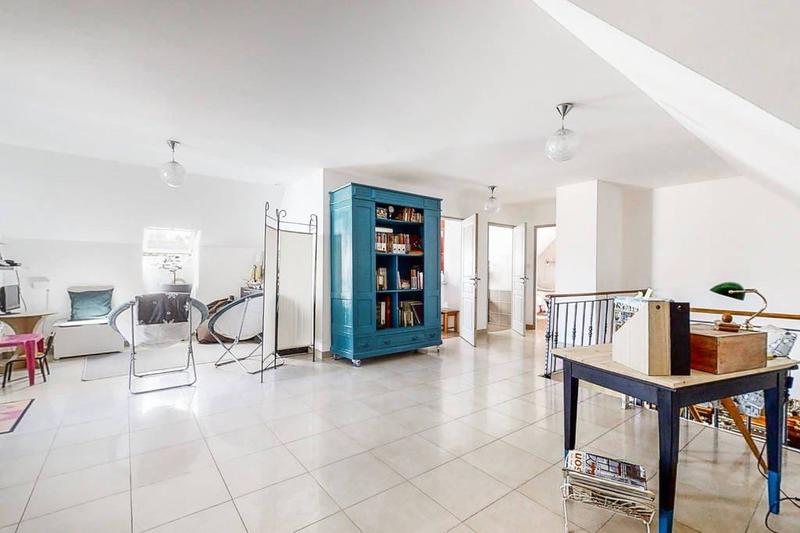 Maison - 250 m² - 6 pièces