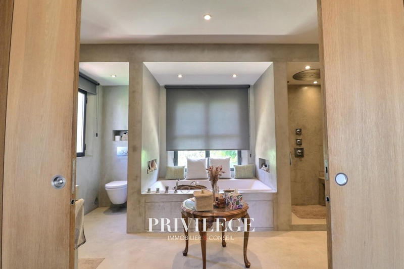 Villa - 315 m² - 6 pièces