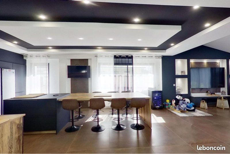 Appartement - 208 m² - 5 pièces