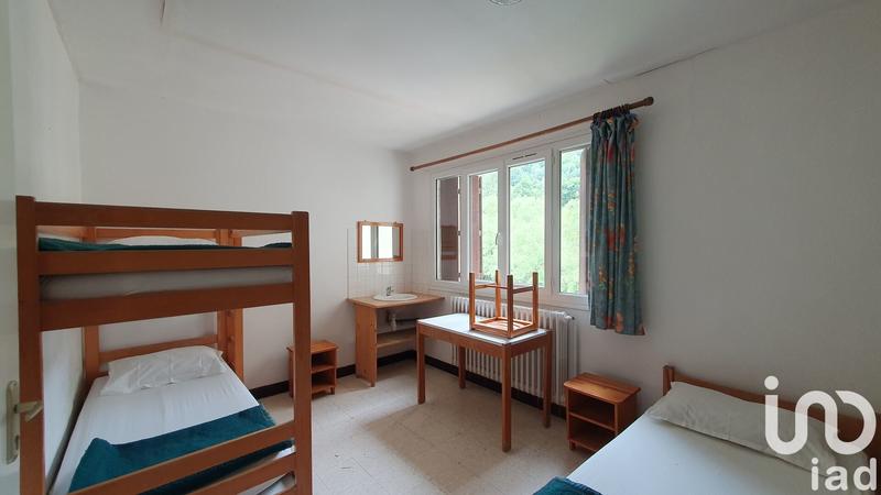 Maison - 1 350 m² - 38 pièces