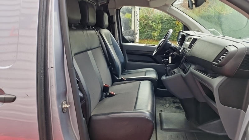 Peugeot Expert Fourgon tole standard 2.0 bluehdi 120 ss bvm6 premium