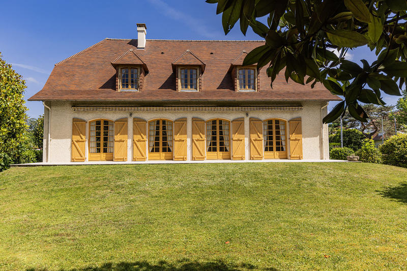 Maison - 200 m² - 6 pièces