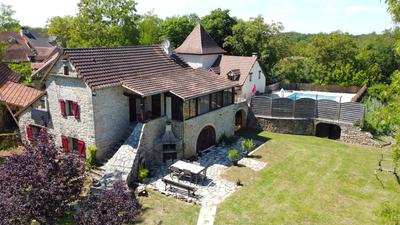 Maison - 250 m² - 10 pièces