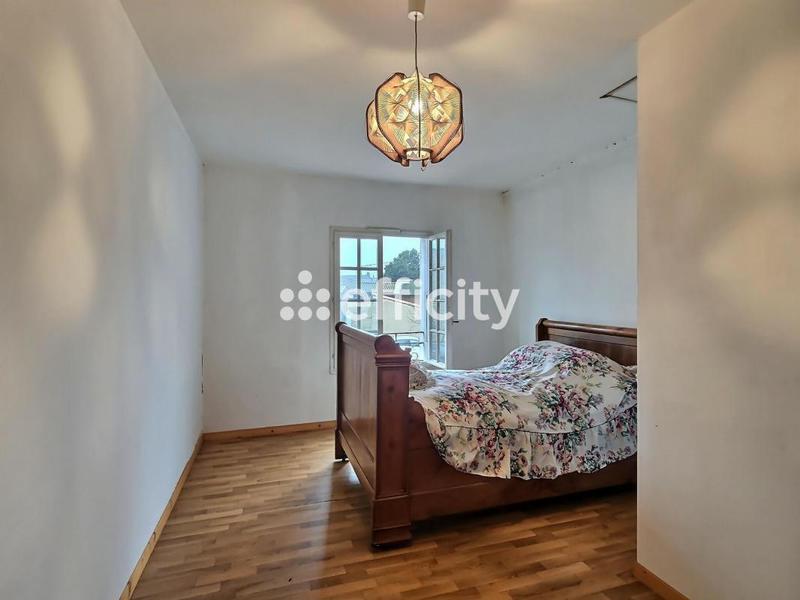 Maison - 180 m² - 7 pièces