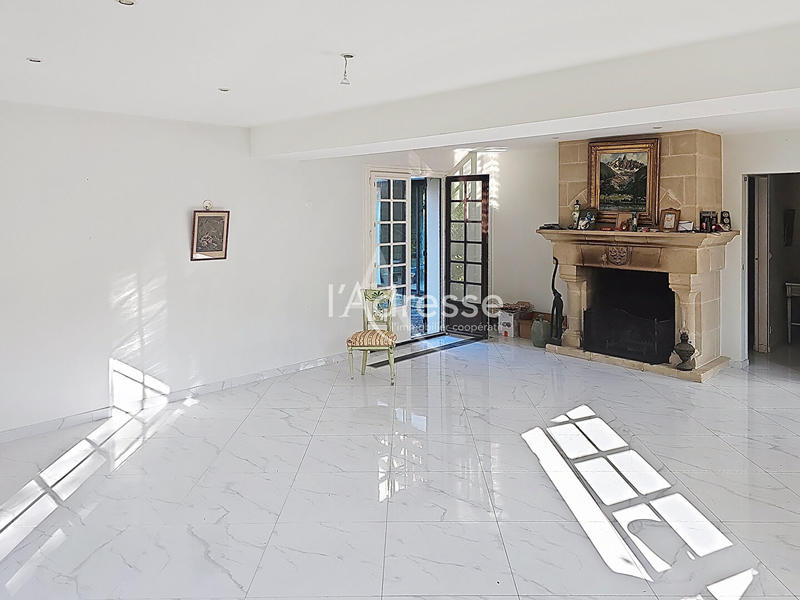 Maison - 202 m² - 6 pièces