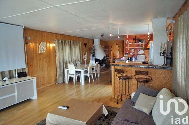 Maison - 250 m² - 10 pièces