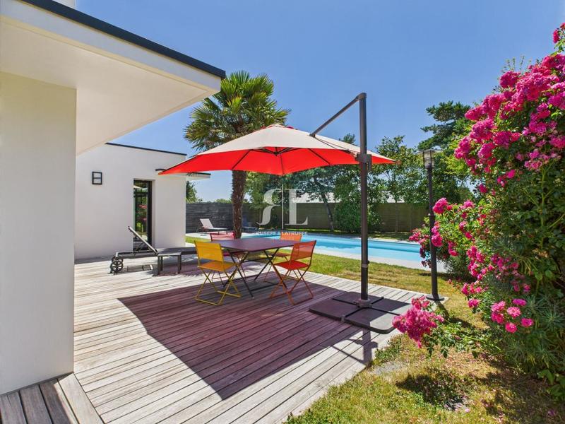 Maison - 251 m² - 8 pièces