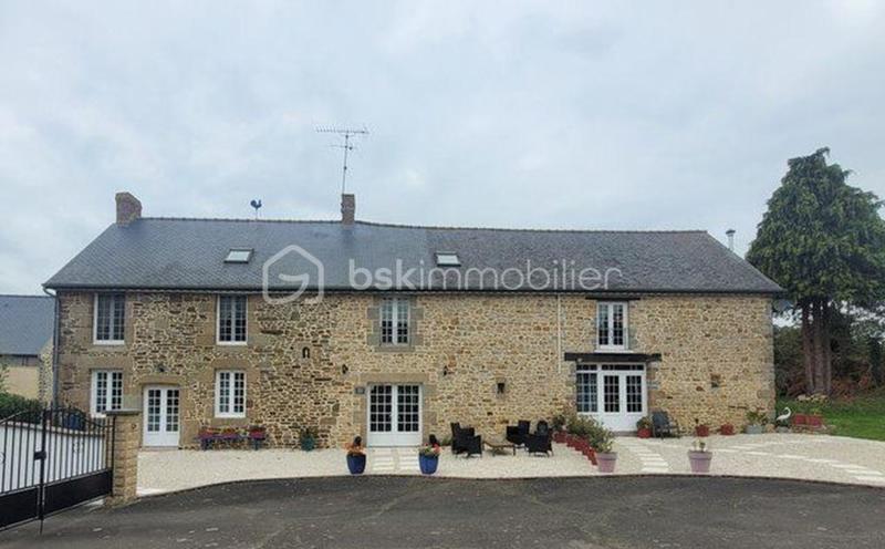 Maison de village - 330 m² - 10 pièces