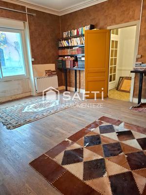 Maison - 235 m² - 8 pièces