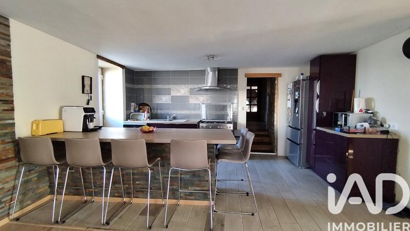 Maison - 222 m² - 8 pièces