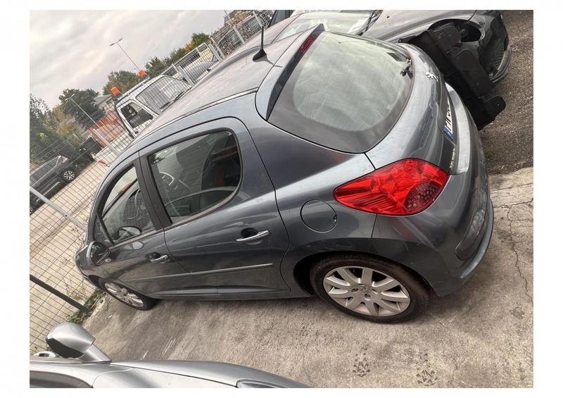 Peugeot 207 1.6i