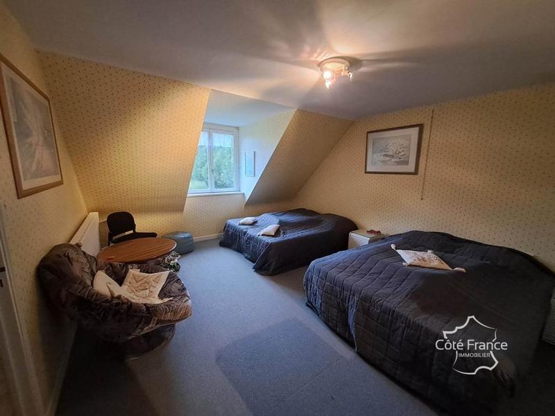 Maison - 250 m² - 7 pièces