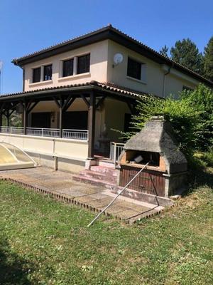 Maison - 267 m² - 7 pièces