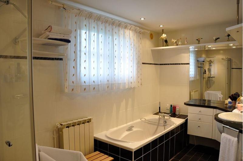 Maison traditionnelle - 240 m² - 8 pièces