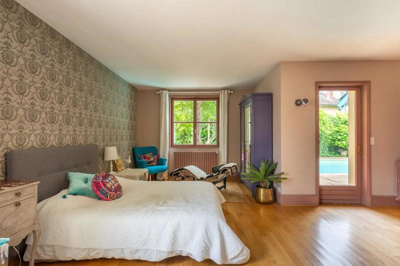 Maison - 320 m² - 8 pièces