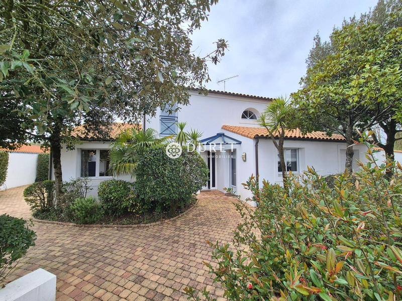 Maison - 205 m² - 6 pièces