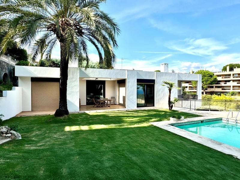 Villa - 300 m² - 6 pièces