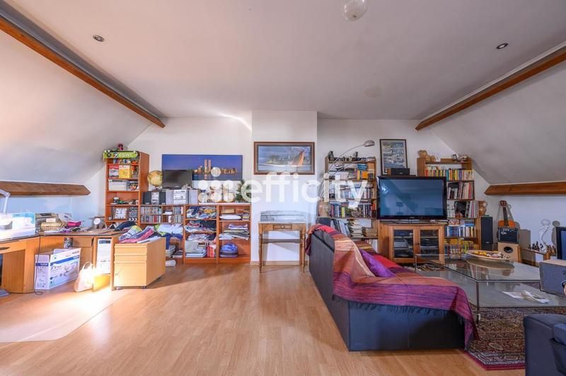 Maison - 330 m² - 7 pièces