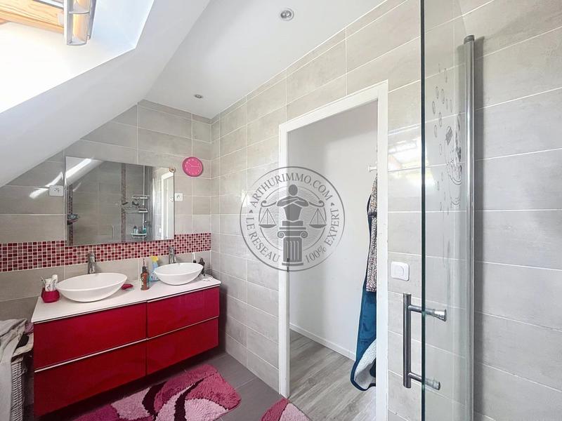 Maison - 143 m² - 7 pièces