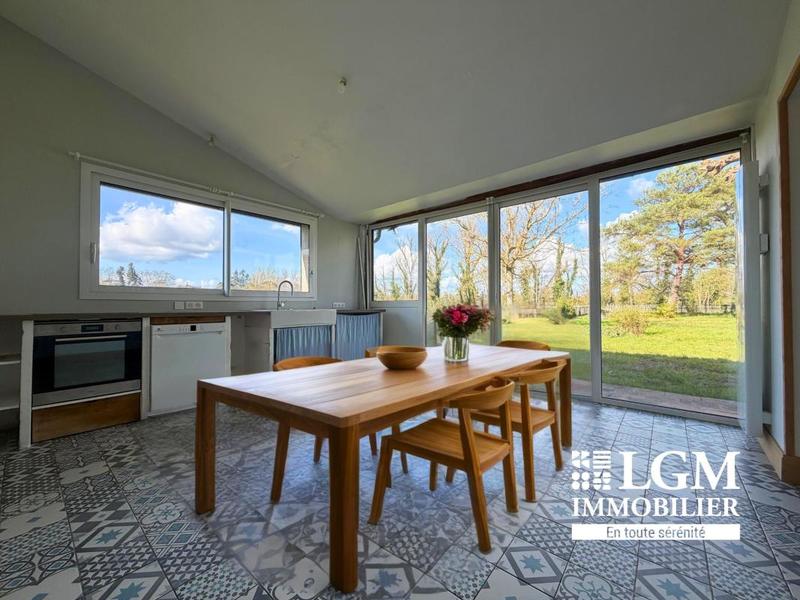 Maison - 242 m² - 5 pièces