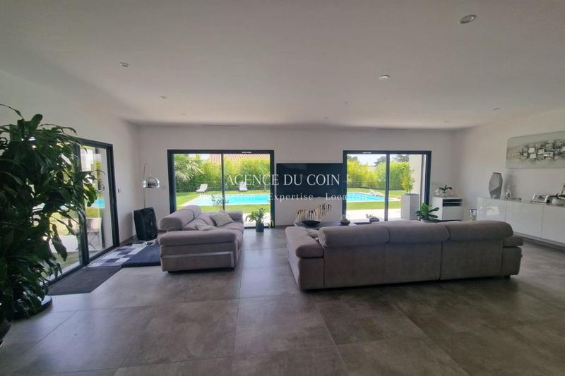 Villa - 211 m² - 7 pièces