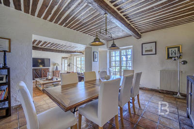 Maison - 213 m² - 7 pièces