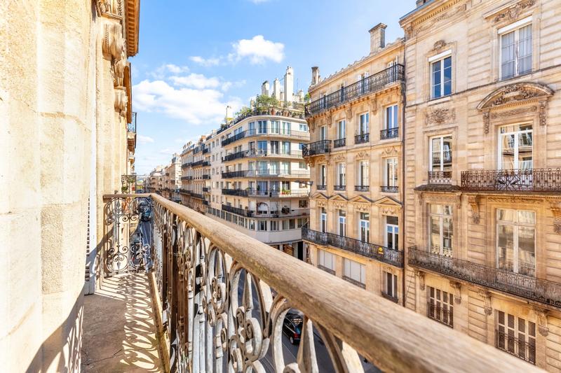 Appartement - 211 m² - 6 pièces