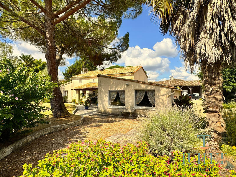 Maison - 274 m² - 9 pièces