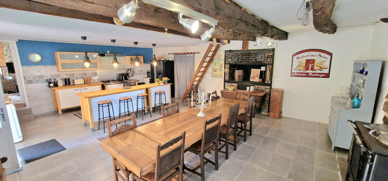 Maison - 315 m² - 13 pièces