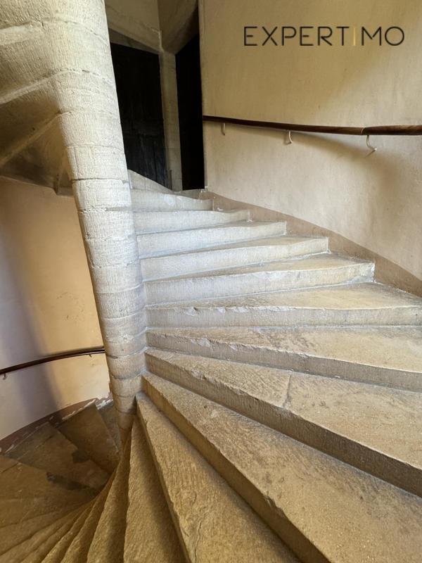 Propriété - 391 m² - 9 pièces