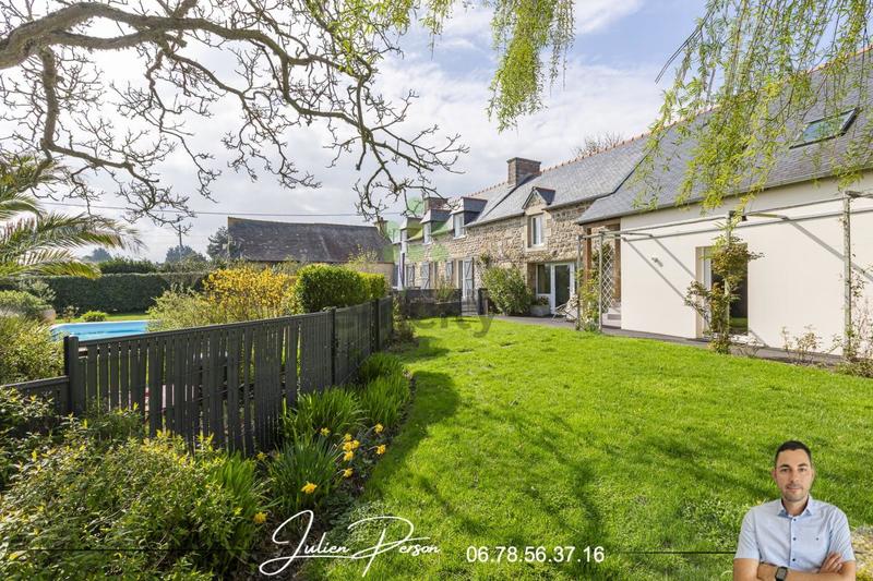 Maison - 249 m² - 11 pièces