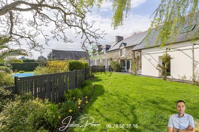 Maison - 249 m² - 11 pièces