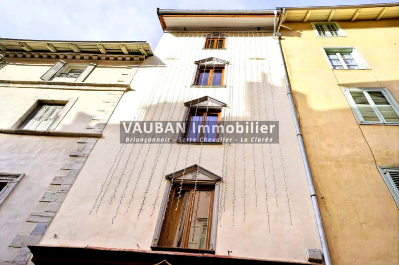 Maison - 227 m² - 9 pièces