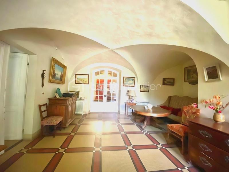 Appartement - 750 m² - 17 pièces