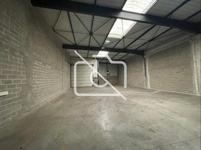 Entrepôt - 4 415 m²