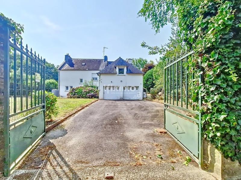 Maison - 213 m² - 9 pièces