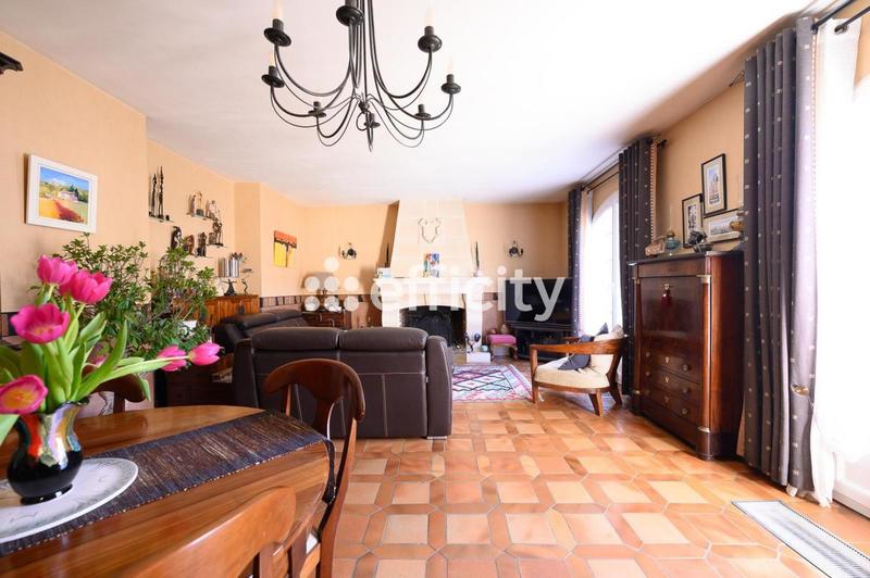 Maison - 330 m² - 7 pièces