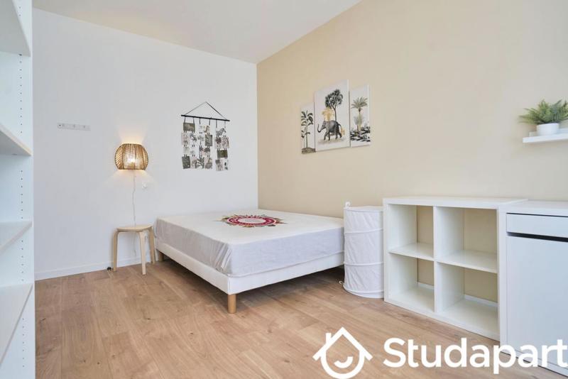 Chambre - 13 m² - 1 pièce