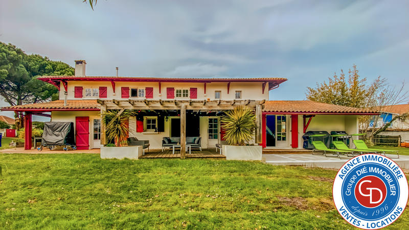 Maison - 207 m² - 8 pièces