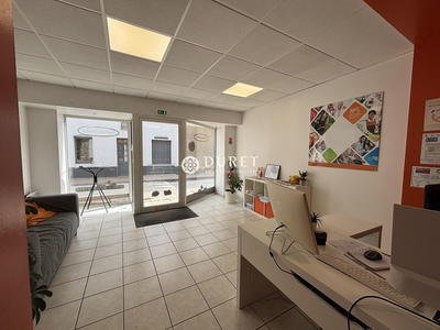 Local commercial - 90 m² - 4 pièces