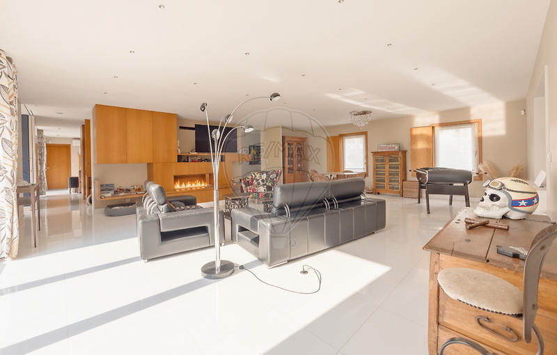 Propriété - 330 m² - 7 pièces