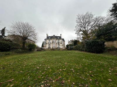 Maison - 337 m² - 13 pièces