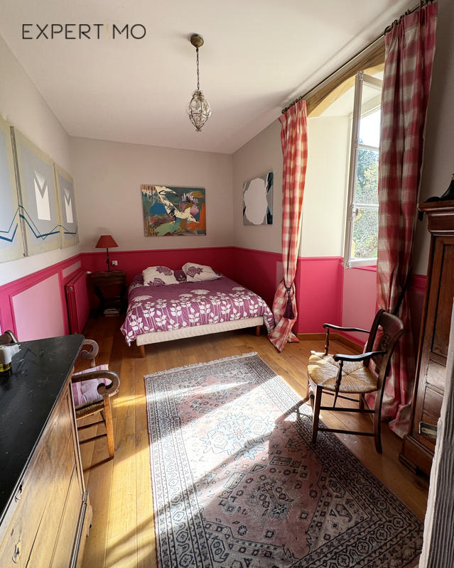 Propriété - 391 m² - 9 pièces