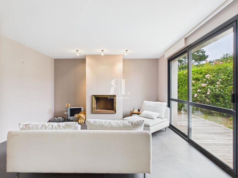 Maison - 251 m² - 8 pièces